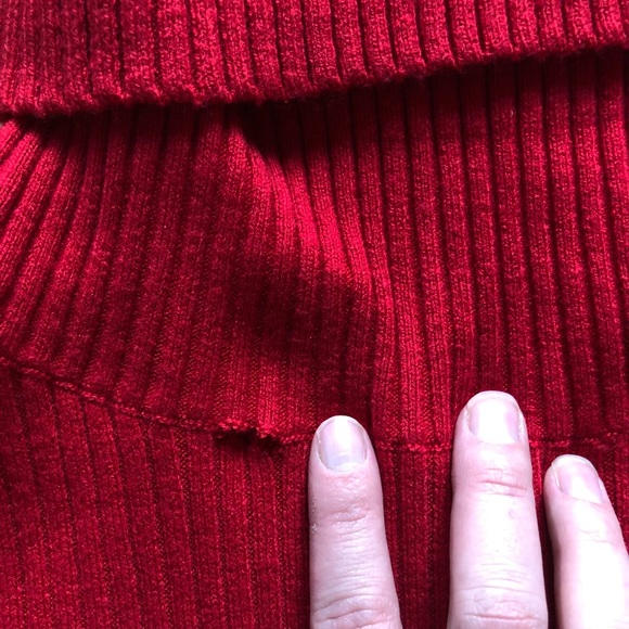 Oversized red turtleneck - Picture 5 of 5